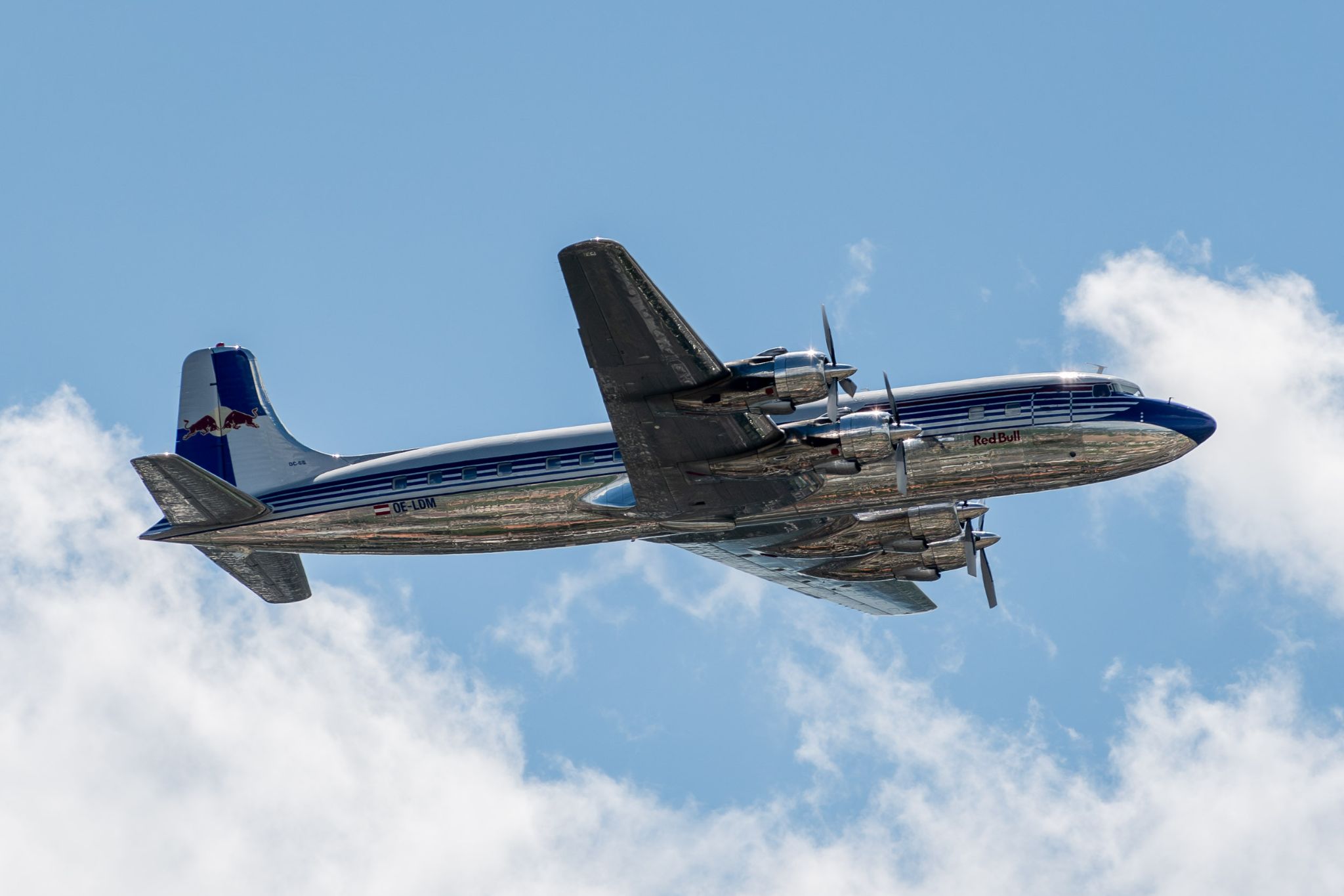 Douglas DC-6 "Red Bull"
