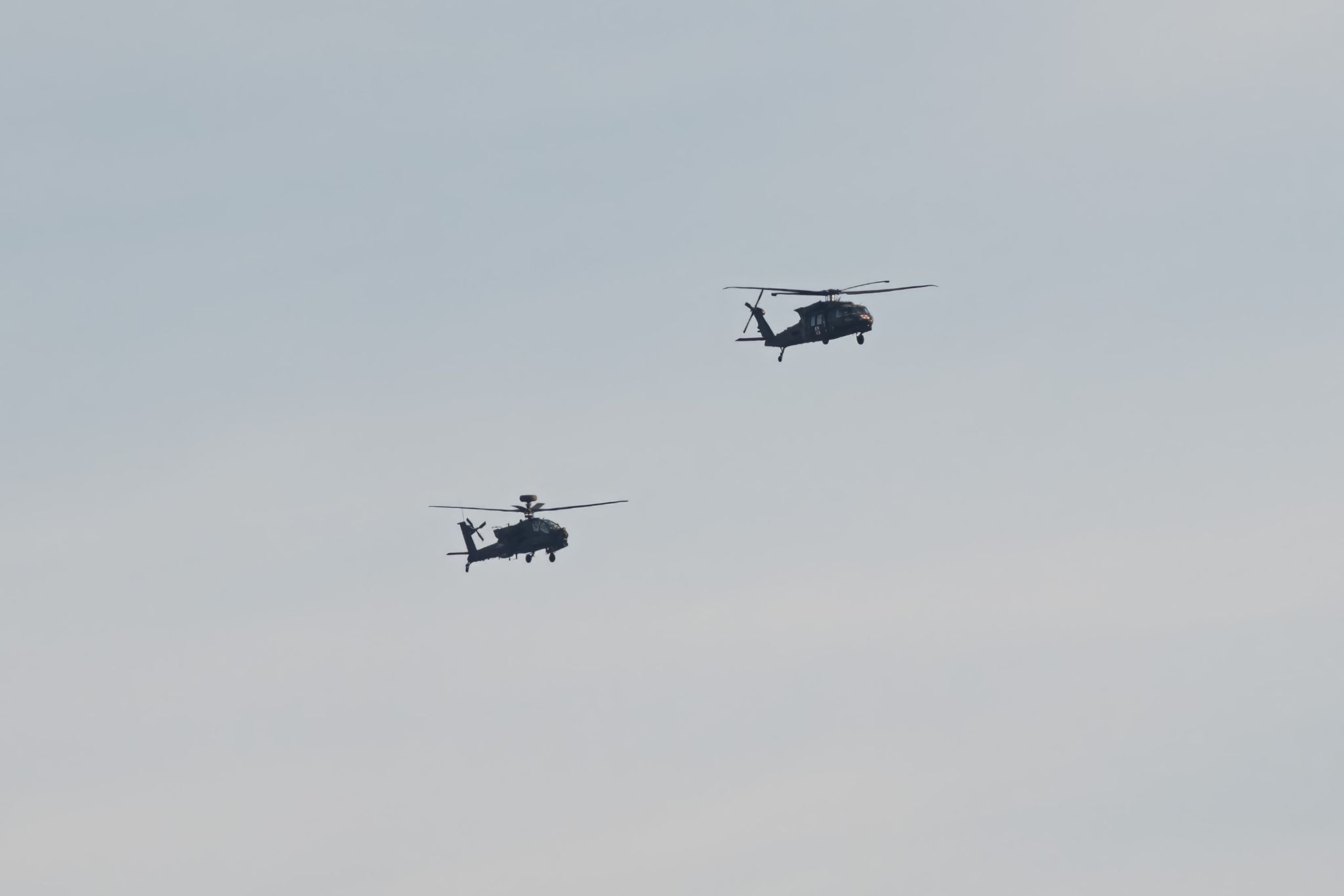 Sikorsky UH60 Blackhawk "U.S. Army, Boeing AH-64D Apache Longbow "U.S. Army"